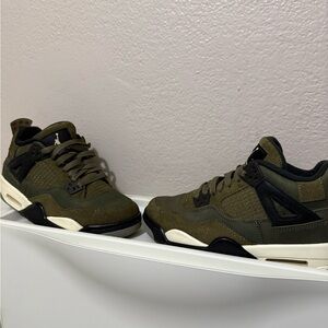 Jordan 4 Retro SE Craft olive, youth 51/2